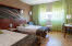 Kuvaoikeudet:: Rebecca Watson Standard Family Three -huone